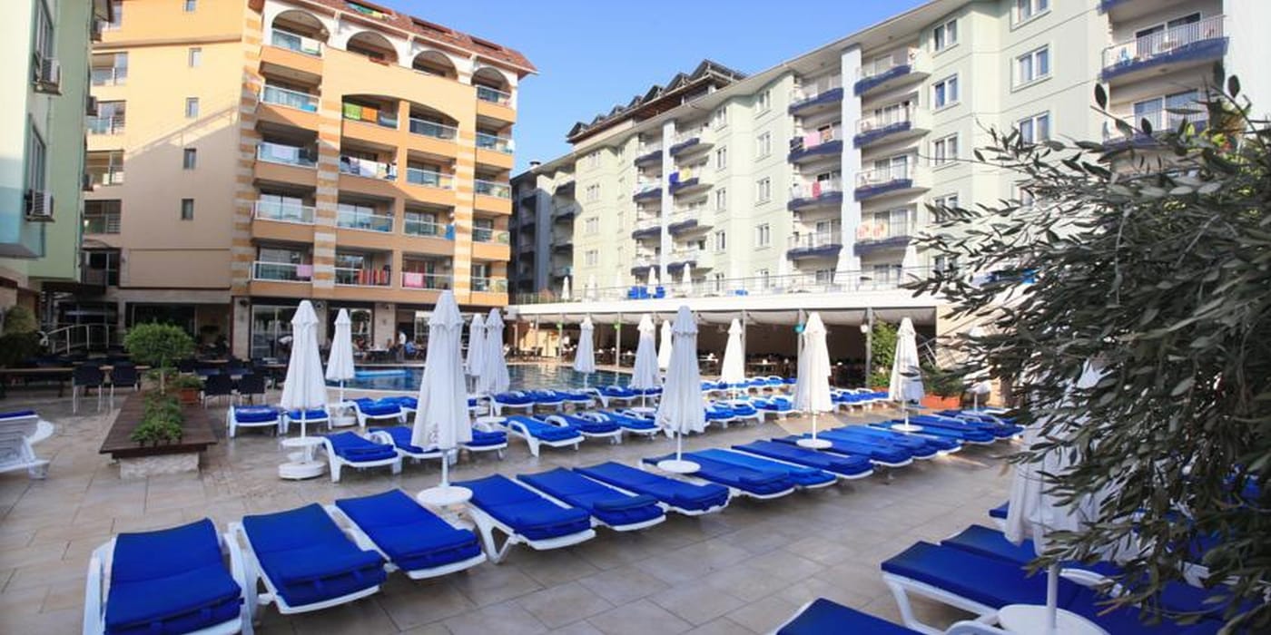 Tac-Premier-Hotel---Spa-Pool-9