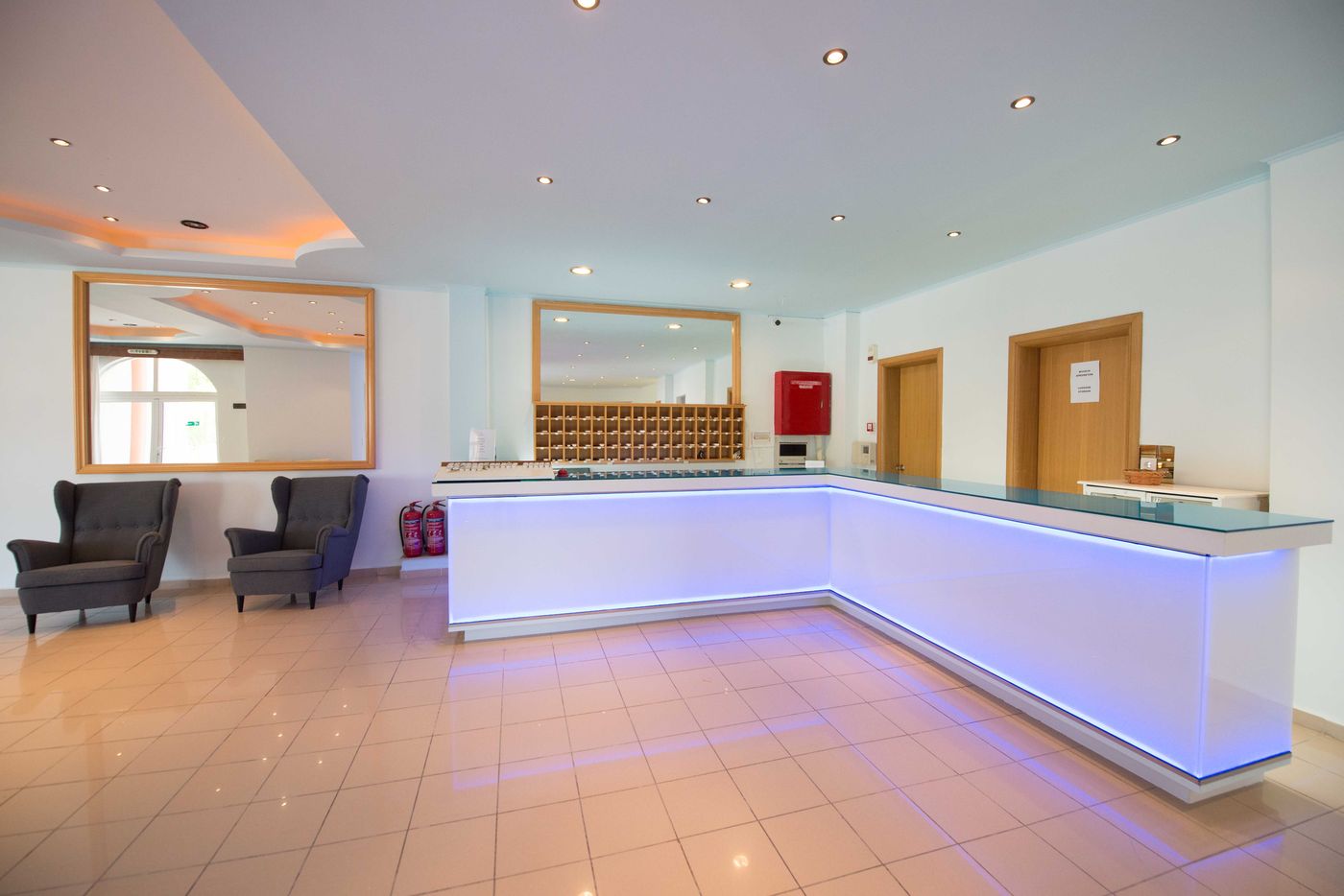 Silver-Beach-Hotel-and-Annexe-Apartments---Adults-Only-Lobby-42