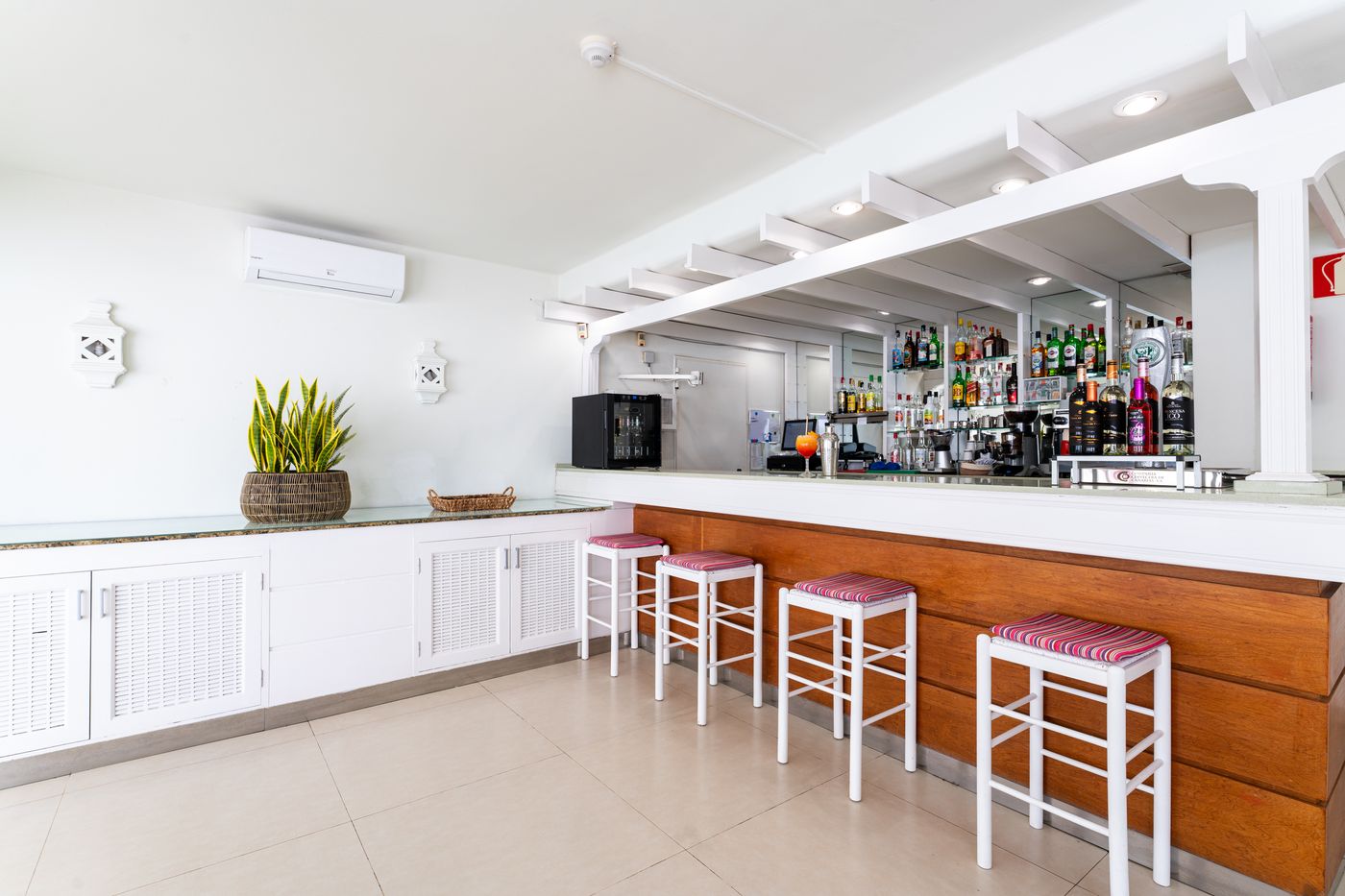 Apartamentos-LIVVO-Las-Gaviotas-Restaurant-58