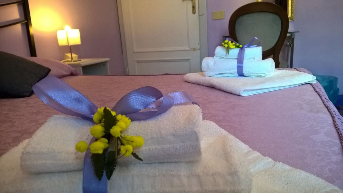 B---B-La-Mimosa-Room-38