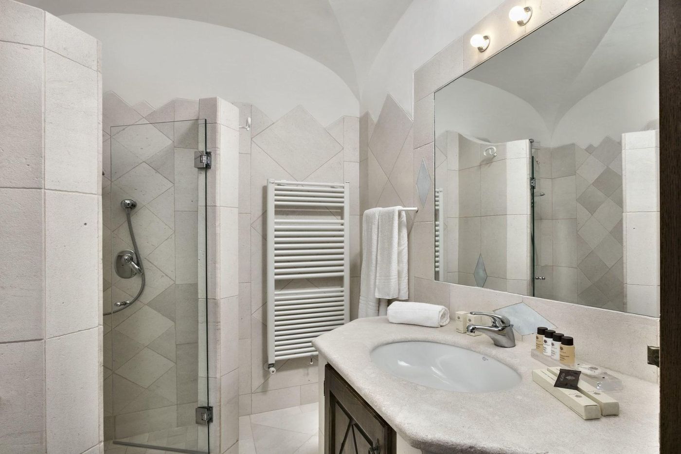 Relais-Villa-Carola-Room-73