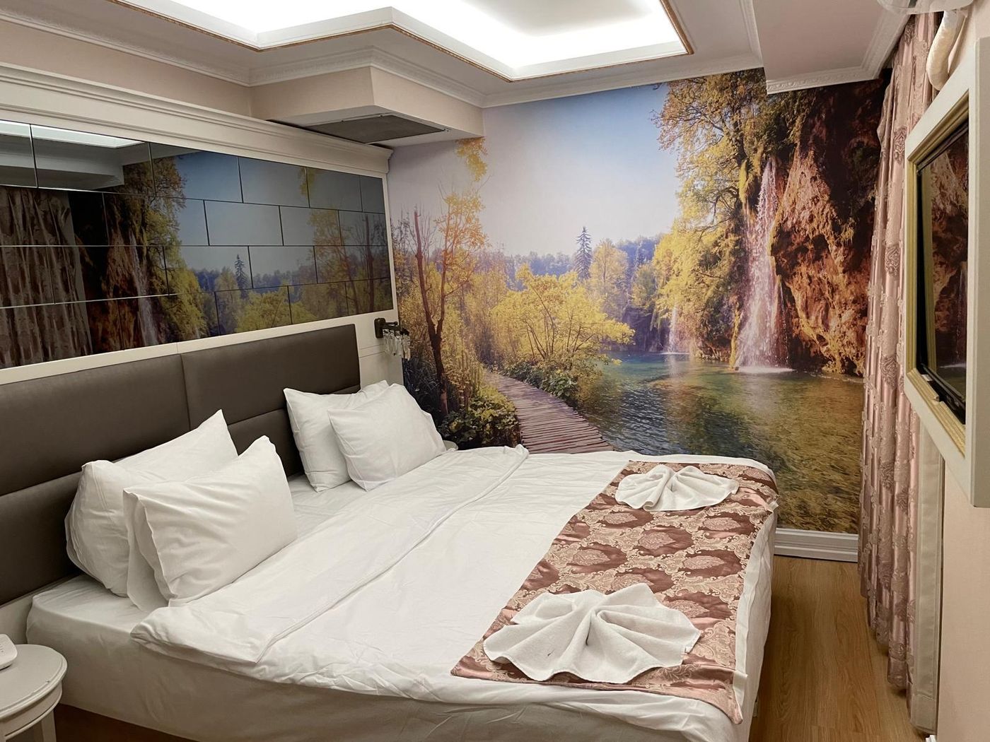 Grand-Naki-Hotel-Room-8