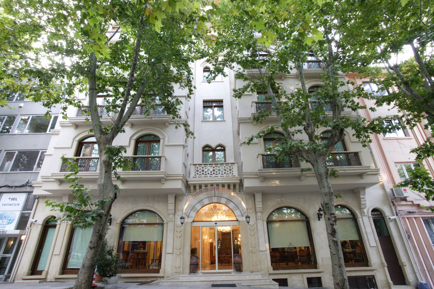 Sultanhan-Boutique-General-view-1