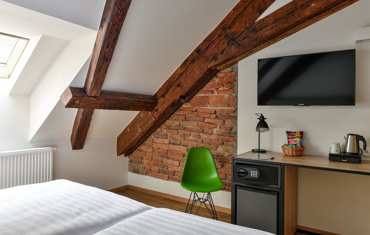 Hotel-Garden-Court-Room-11