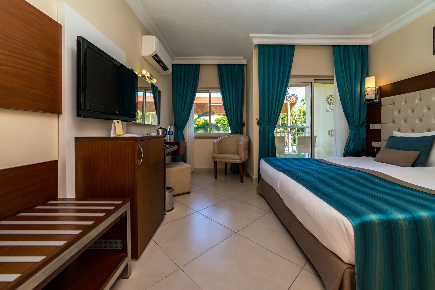 Kamelya Collection Aishen K Club