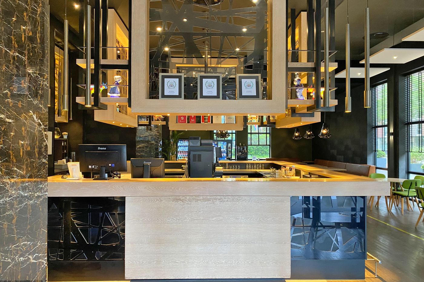 Xo-Hotels-Couture-Lobby-10