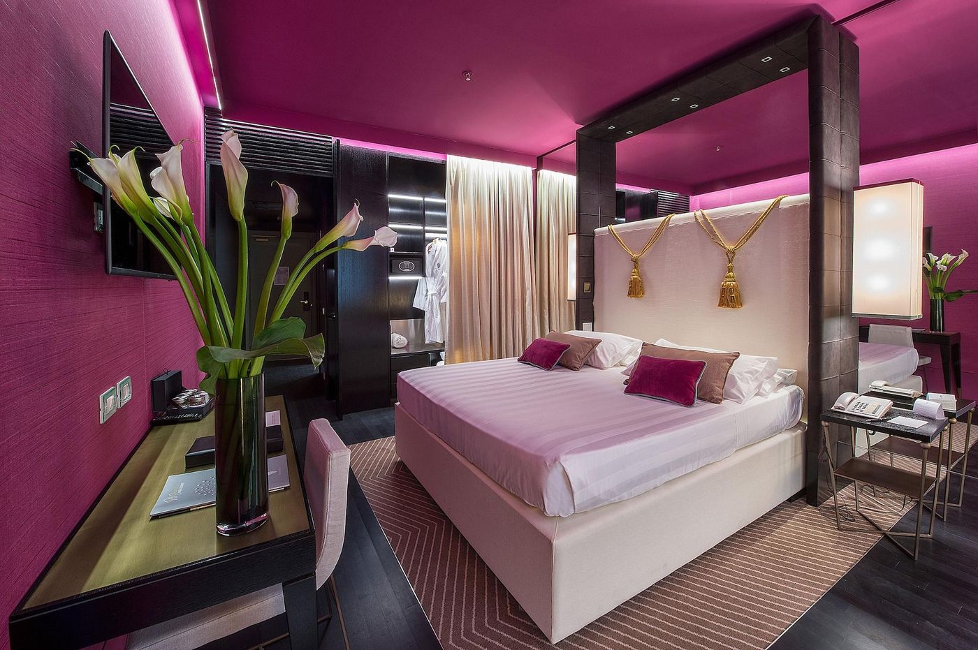 Sina-Bernini-Bristol--Autograph-Collection-Room-9