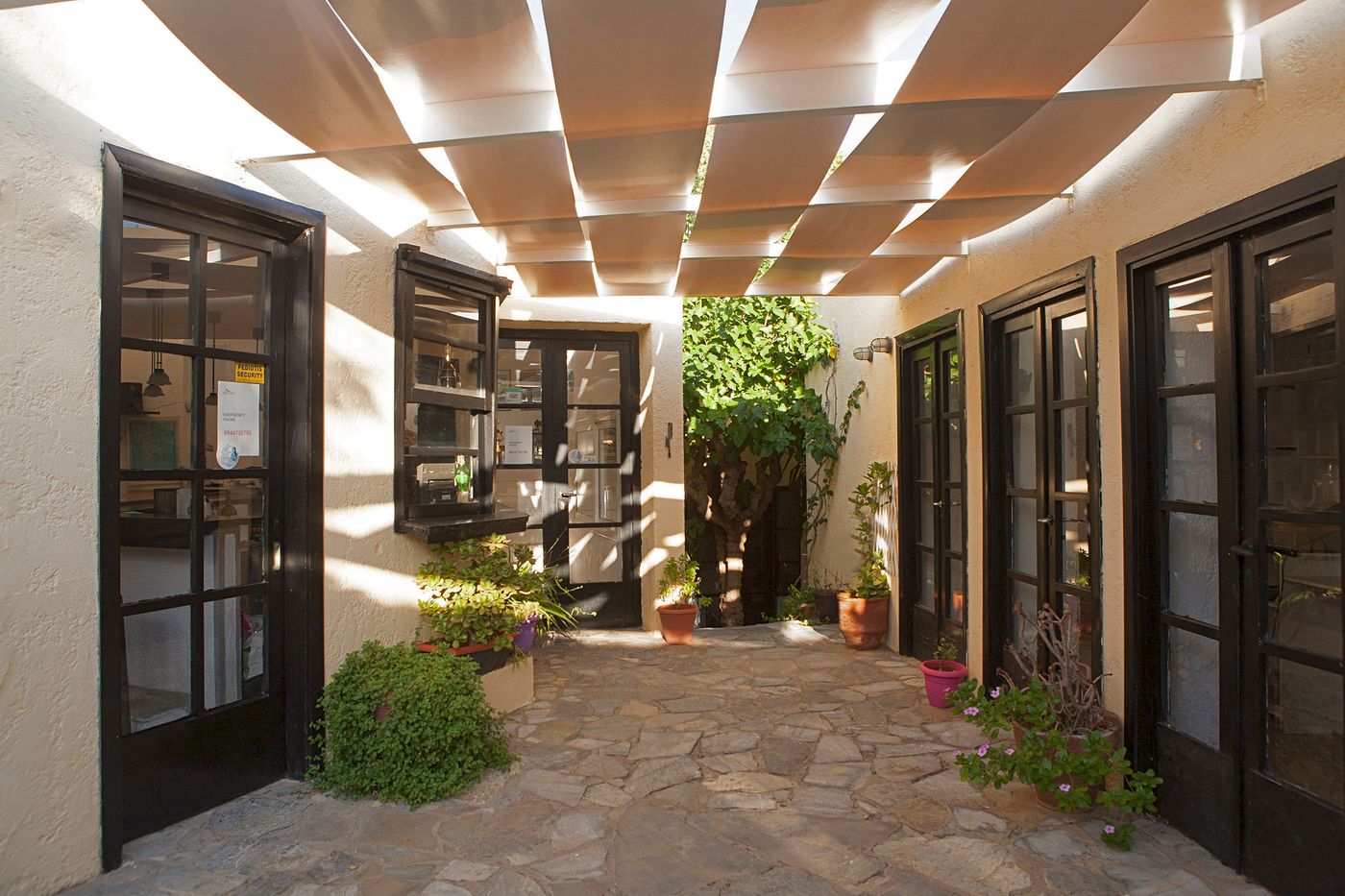 Sundance-Apartments---Suites-Lobby-12