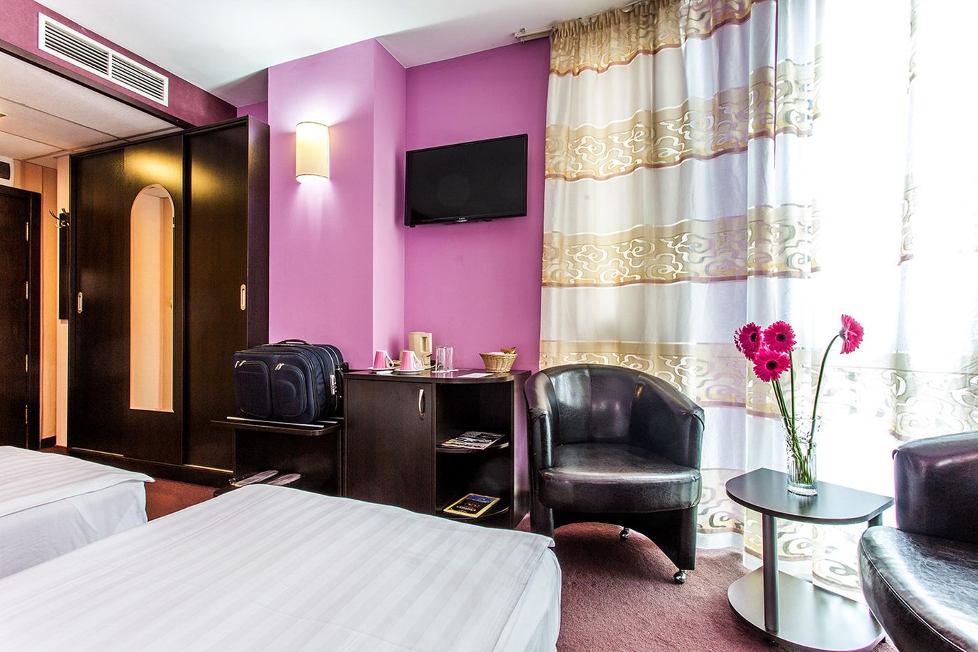 Art Plaza Hotel-Bulgaria-Sofia-Room-7