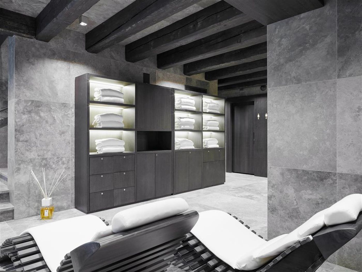 Hyatt-Centric-Murano-Venice-Sports-and-Entertainment-69