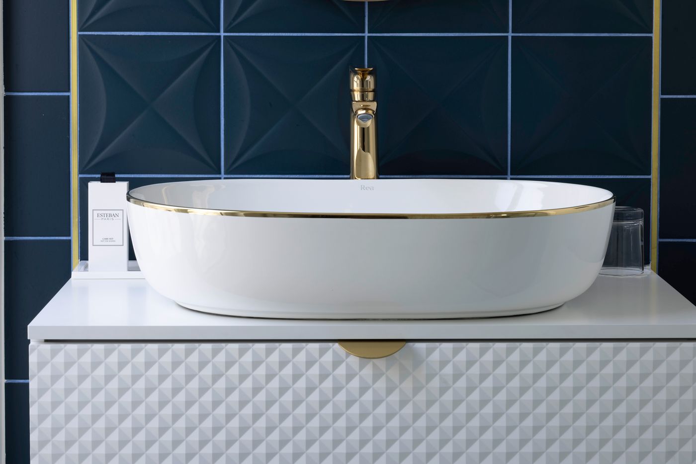 Hotel-Elysees-Bassano-Room-59