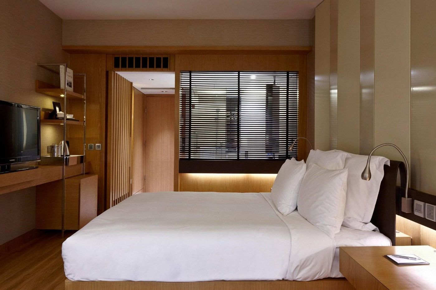 Renaissance-Hong-Kong-Harbour-View-Hotel-Room-41