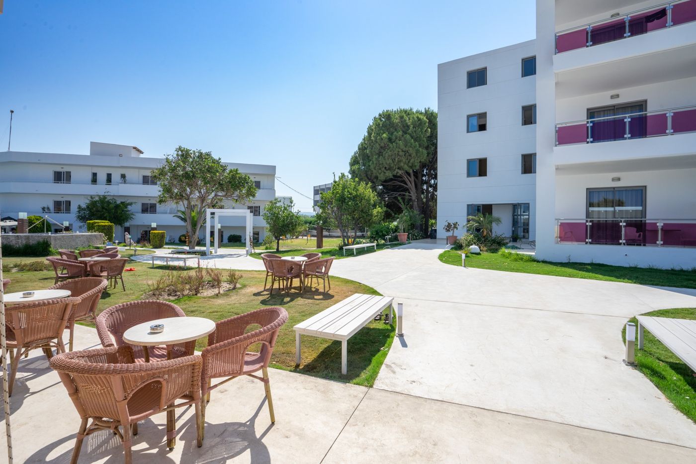 Stamos-Hotel-Restaurant-13