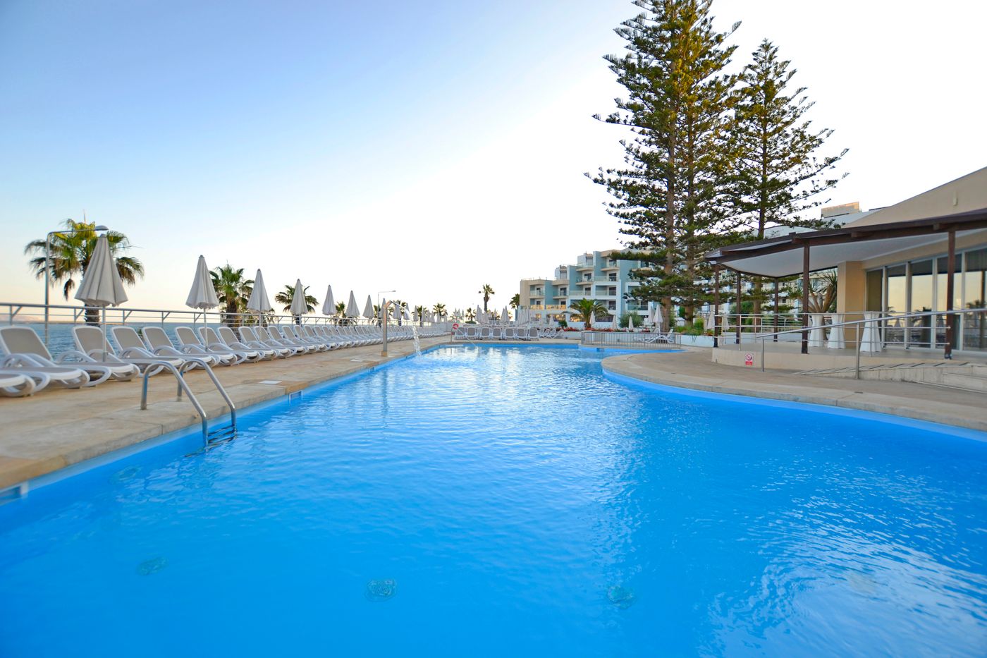 DoubleTree-by-Hilton-Malta-Pool-1