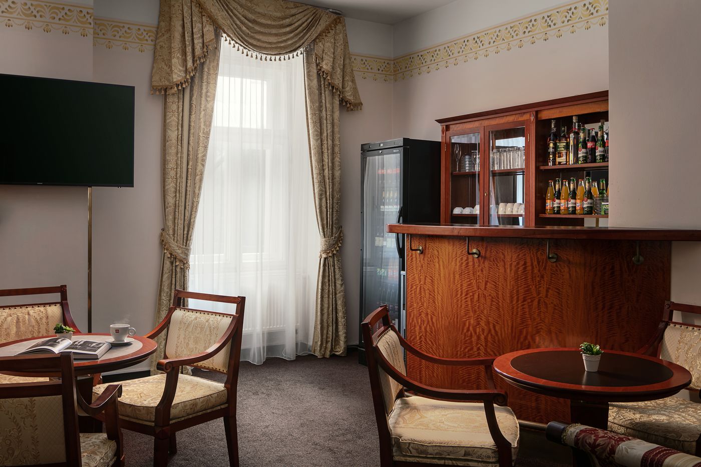 Alqush-Hotel-Downtown-Bar-9