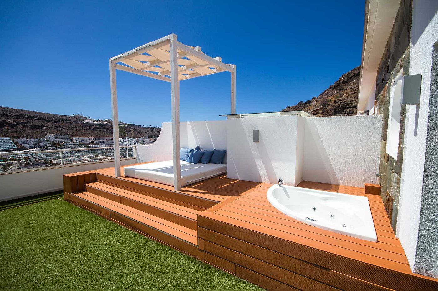 Servatur Sunsuite Royal