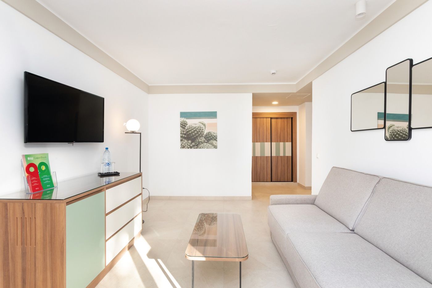 Club-Hotel-Riu-Paraiso-Lanzarote-Resort-Room-35