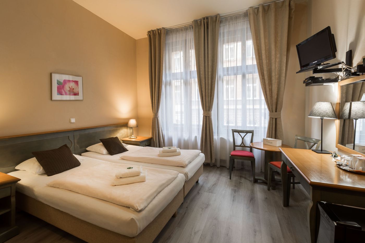 Augustus-et-Otto-Room-8