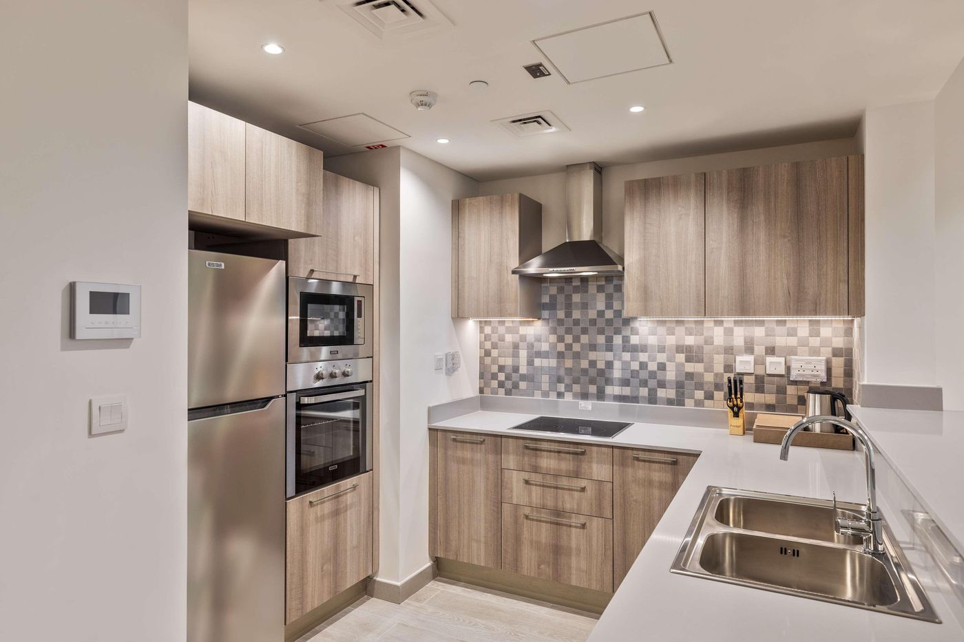 DoubleTree-by-Hilton-Doha-Downtown-Room-42