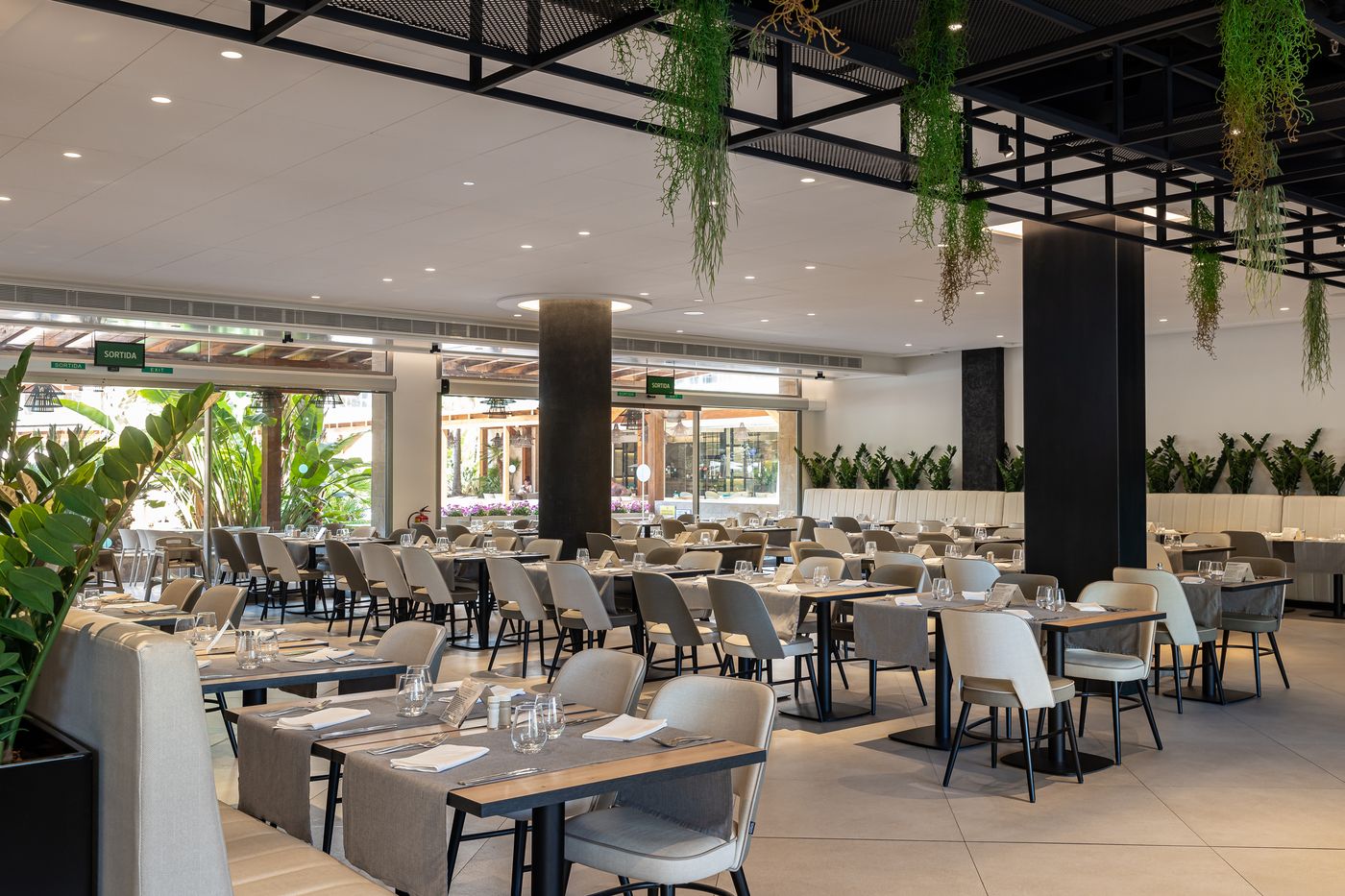 Golden-Bahia-de-Tossa-Restaurant-45