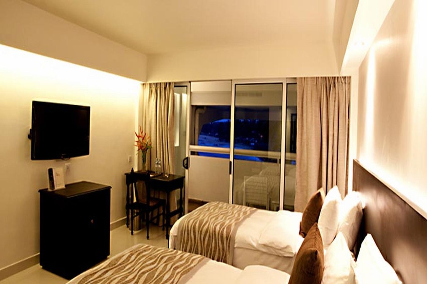 Mount-Lavinia-Hotel-Room-12