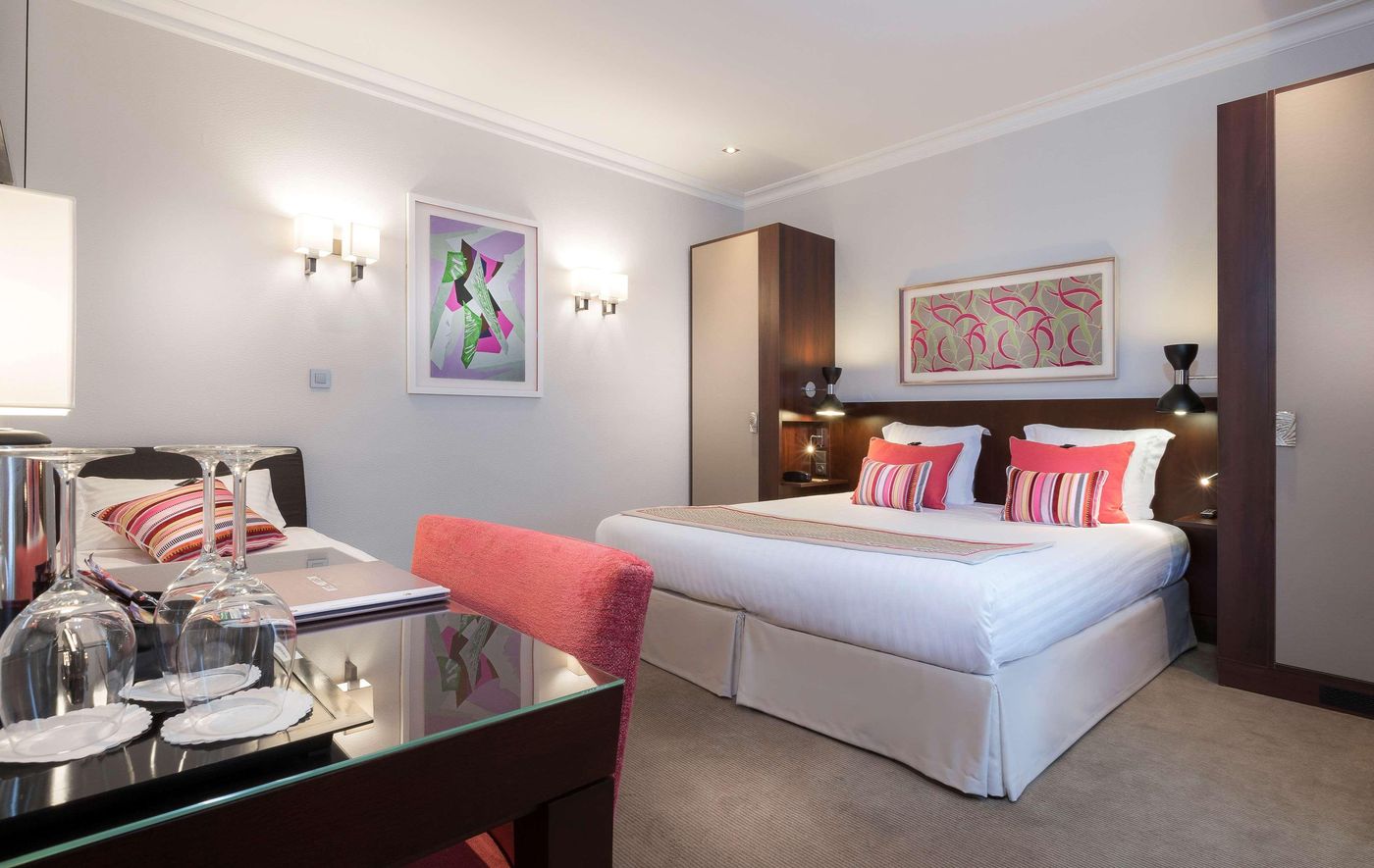 Montfleuri-Arc-de-Triomphe-Room-7