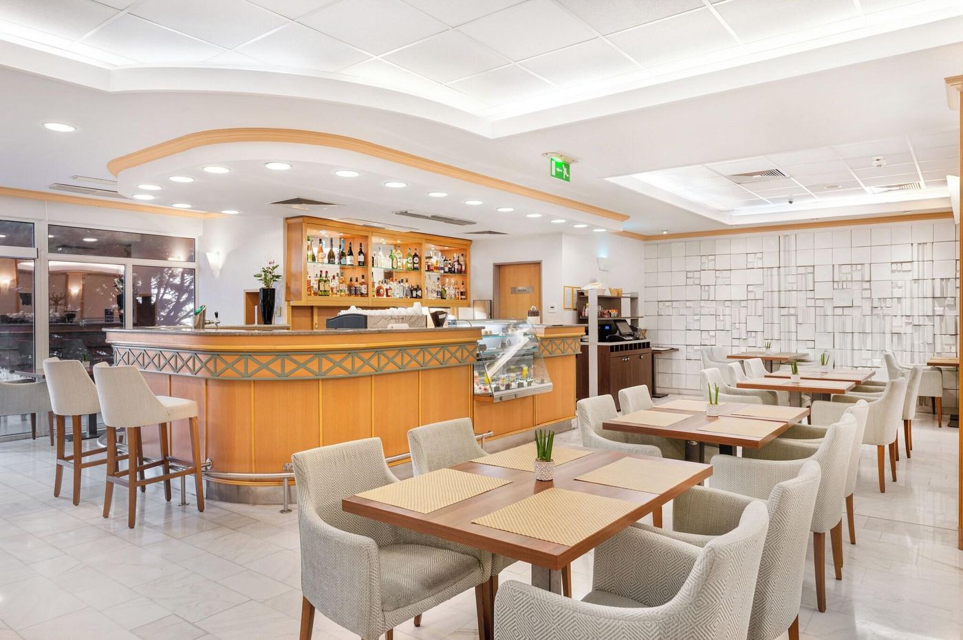 Danubius-Hotel-Arena-Bar-7