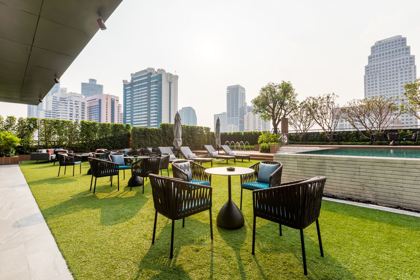 Carlton-Hotel-Bangkok-Sukhumvit-Pool-52
