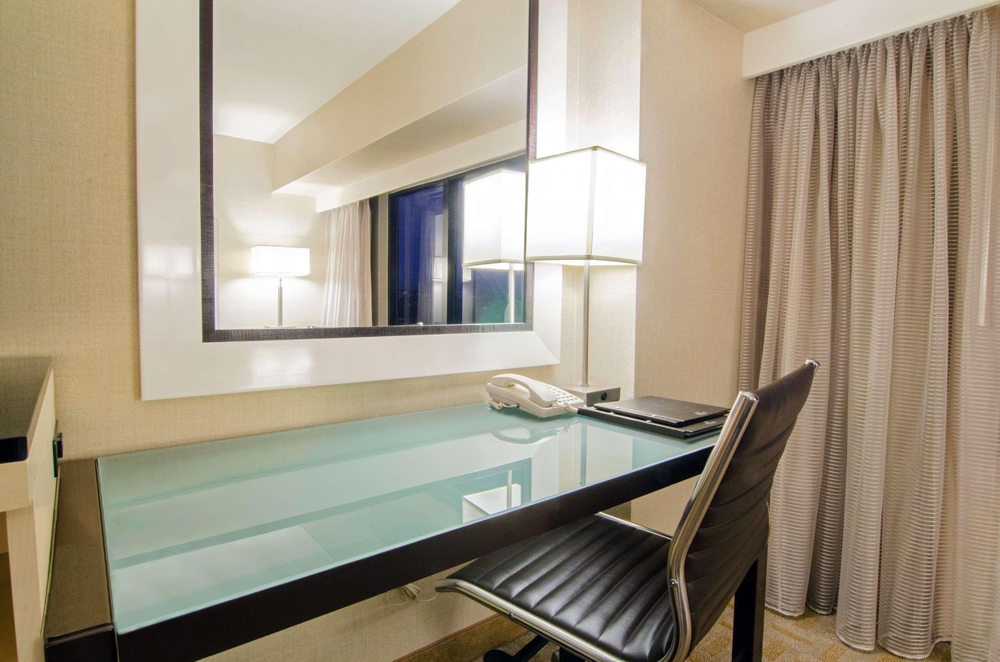 Hilton-Los-Angeles-Airport-Room-40