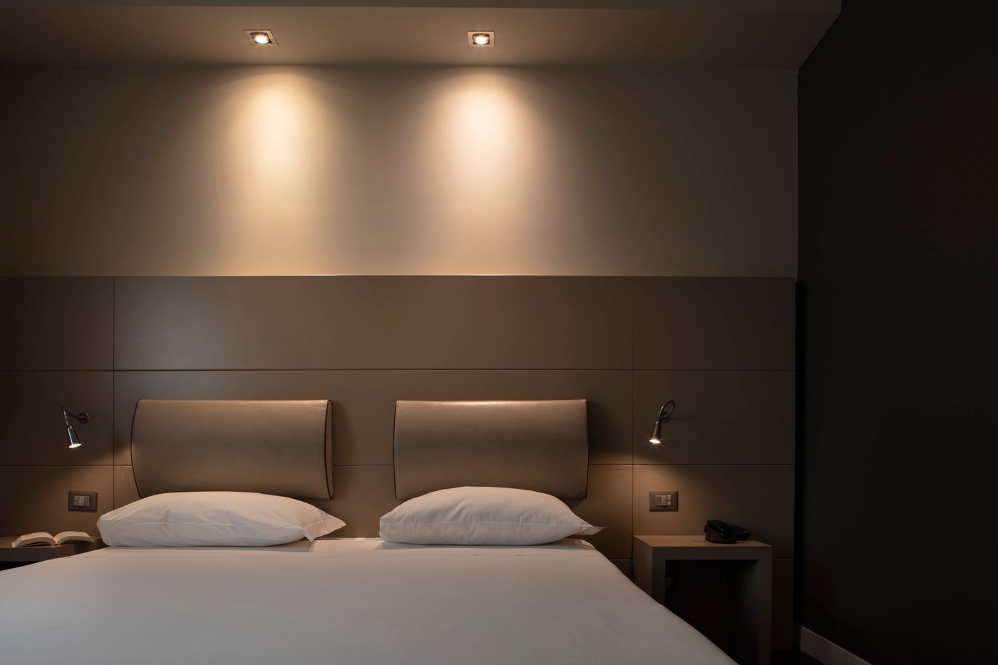 Smart-Hotel-Holiday-Room-36