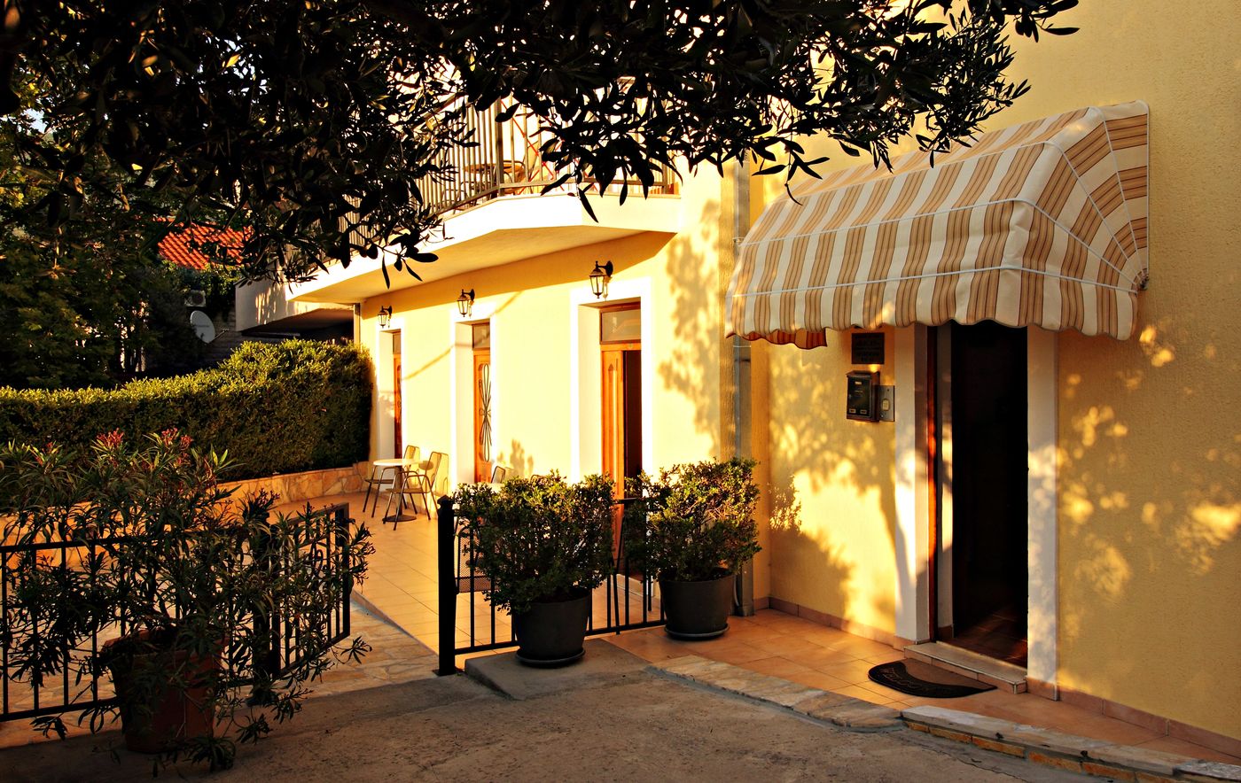 Bacan-Serviced-Apartments-Lobby-6