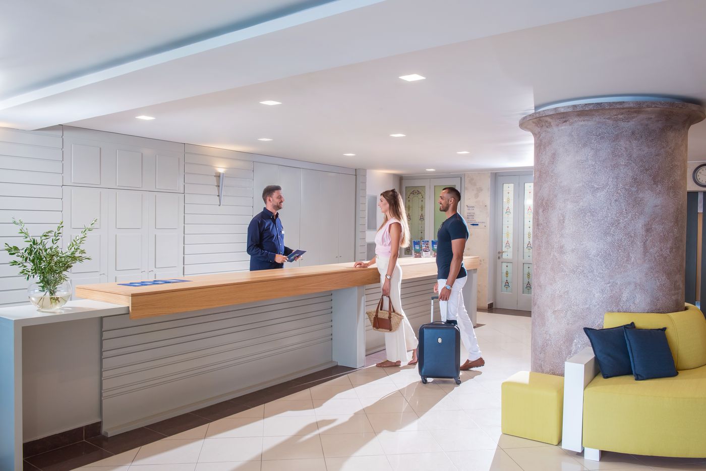 Mistral-Mare-Lobby-21