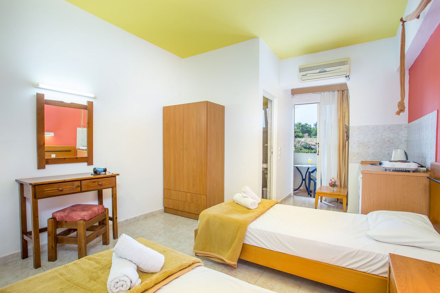 Vickys-Studios-Room-27