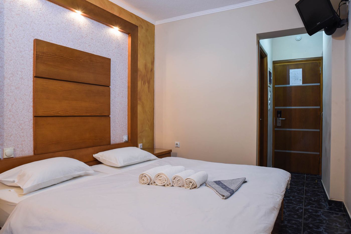 Sacallis-Inn-Beach-Hotel-Room-14