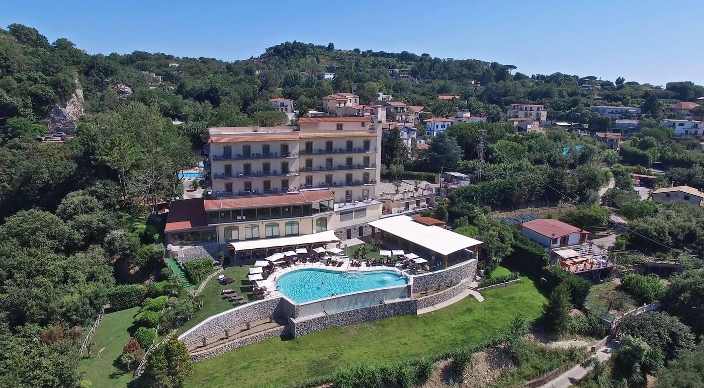 Grand-Hotel-Due-Golfi-General-view-7