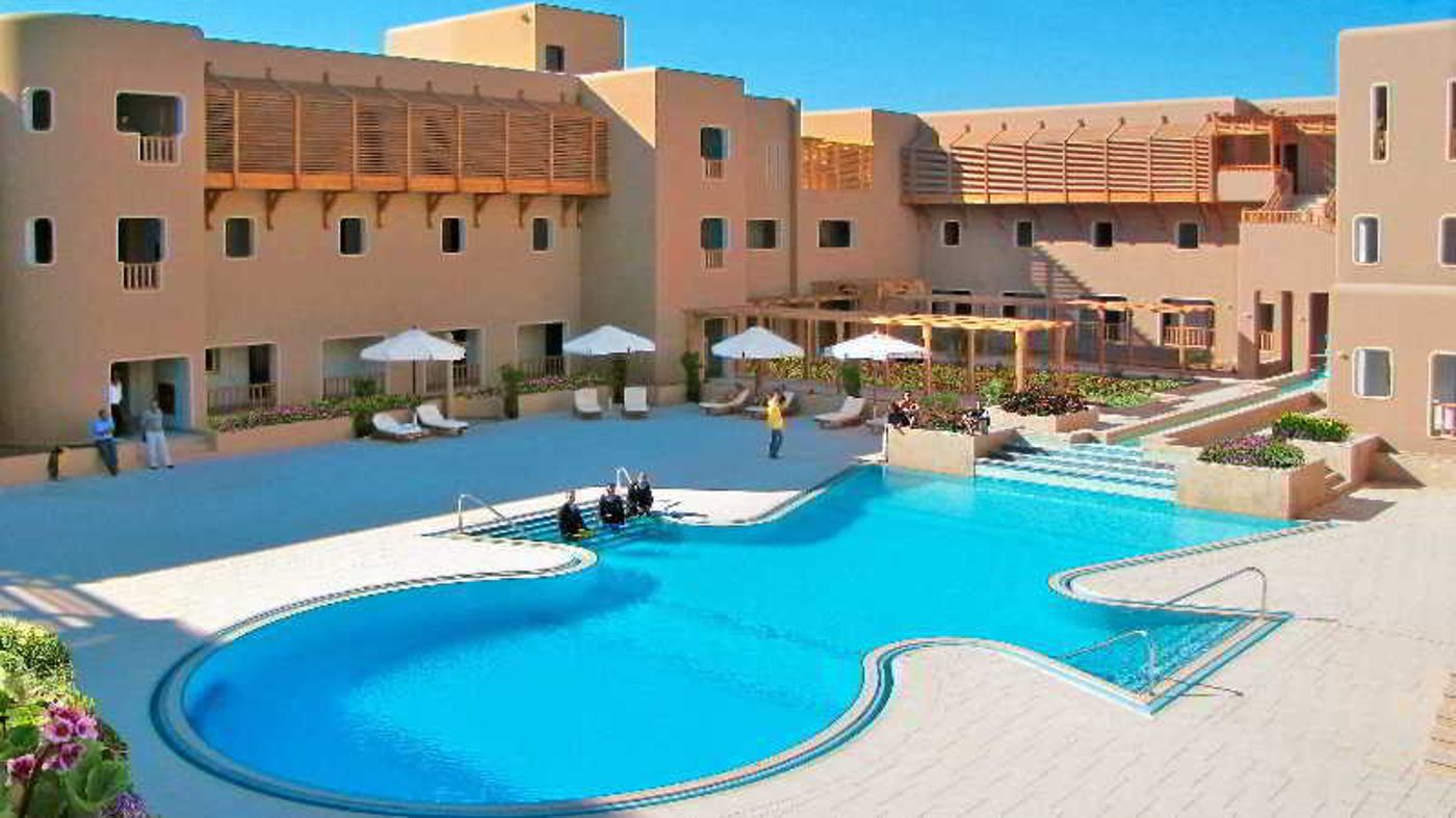 The-Breakers-Diving---Surfing-Lodge-Pool-2