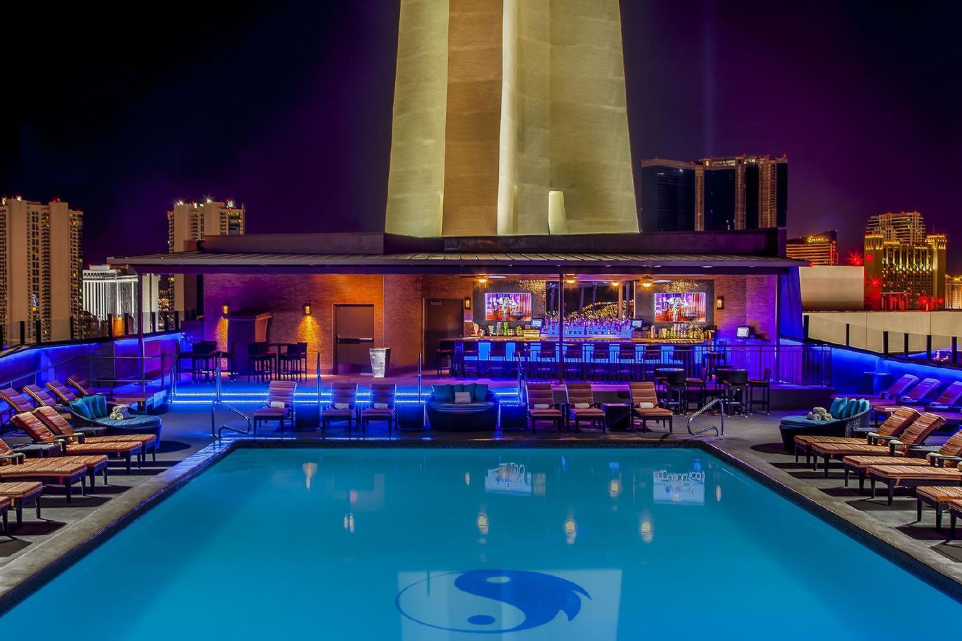 The-Strat-Hotel--Casino---Tower-Beach-76