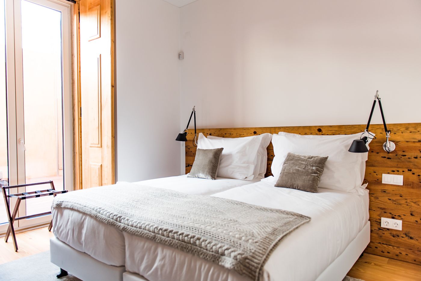 Flora-Chiado-Apartments-Room-4