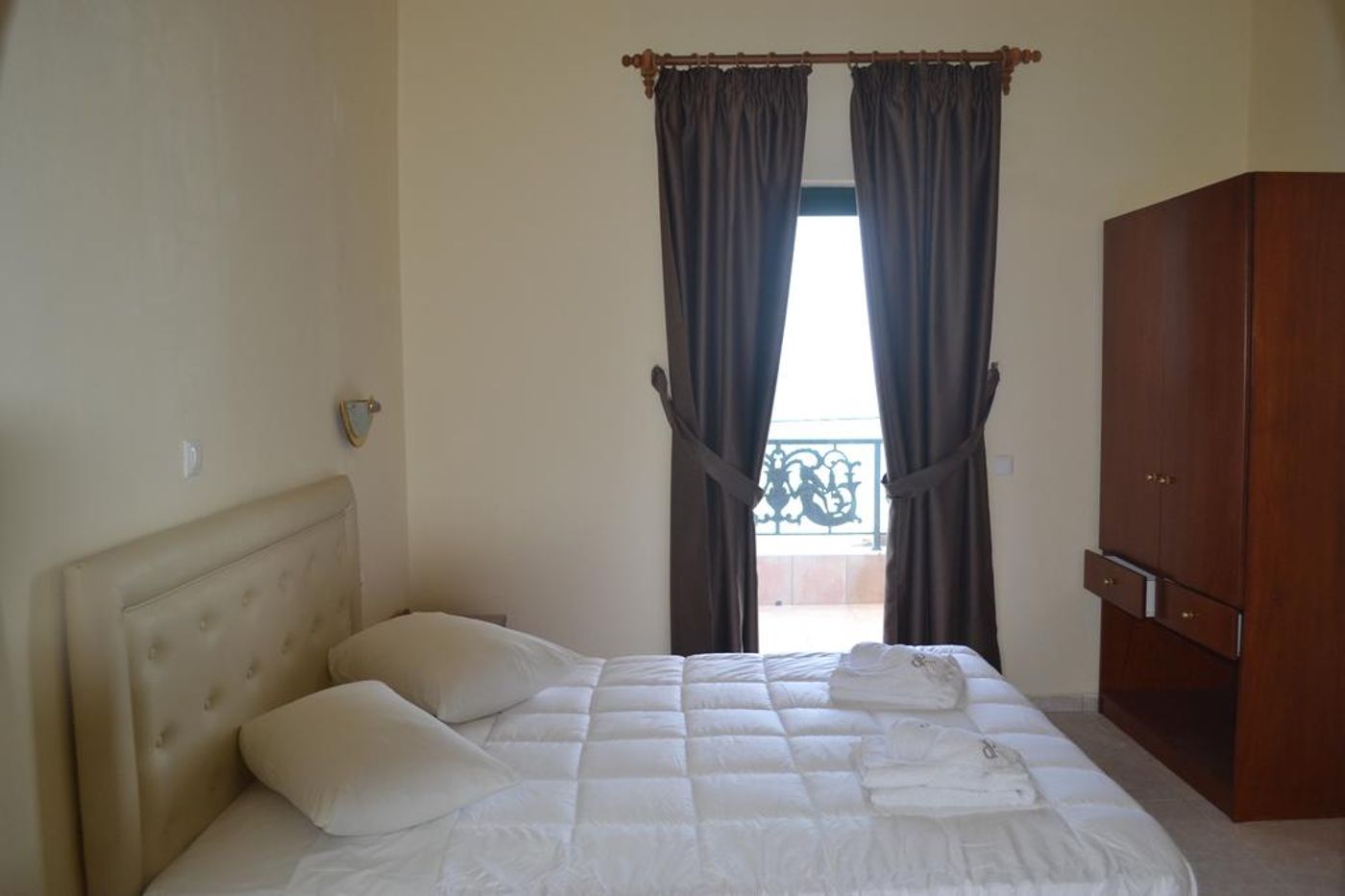 Diogenis-Blue-Palace-Room-20