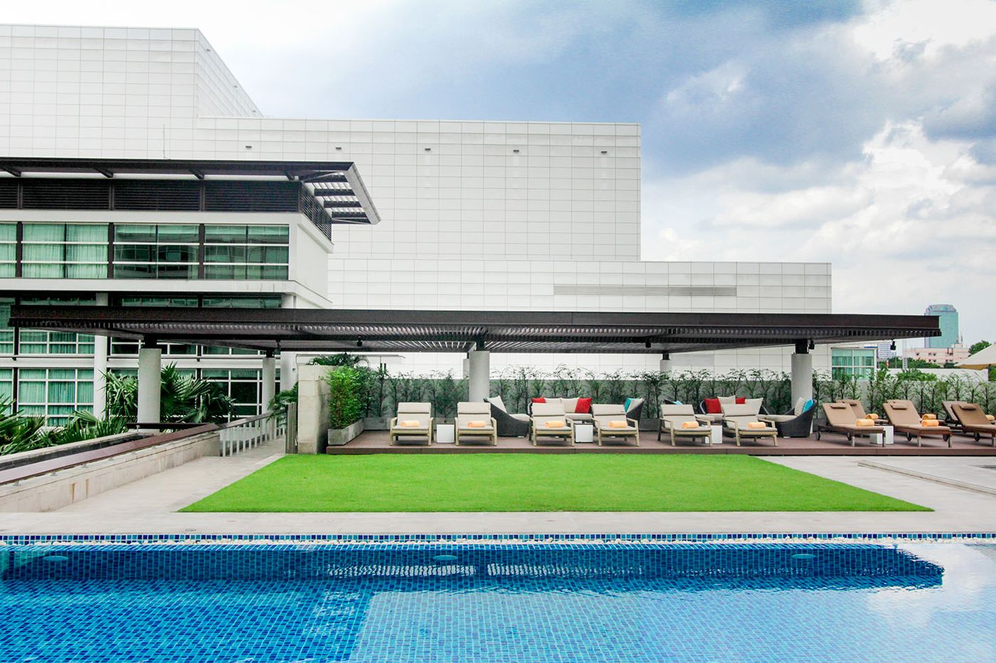 Pullman-Bangkok-King-Power-Pool-6