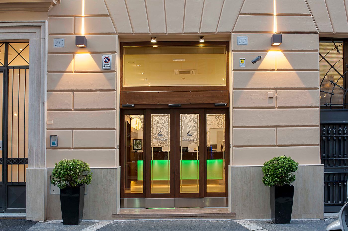 Des-Artistes-Lobby-1