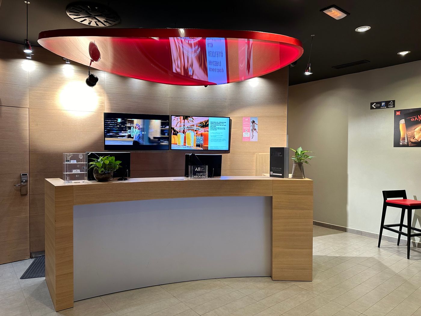 ibis-Madrid-Centro-las-Ventas-Lobby-19