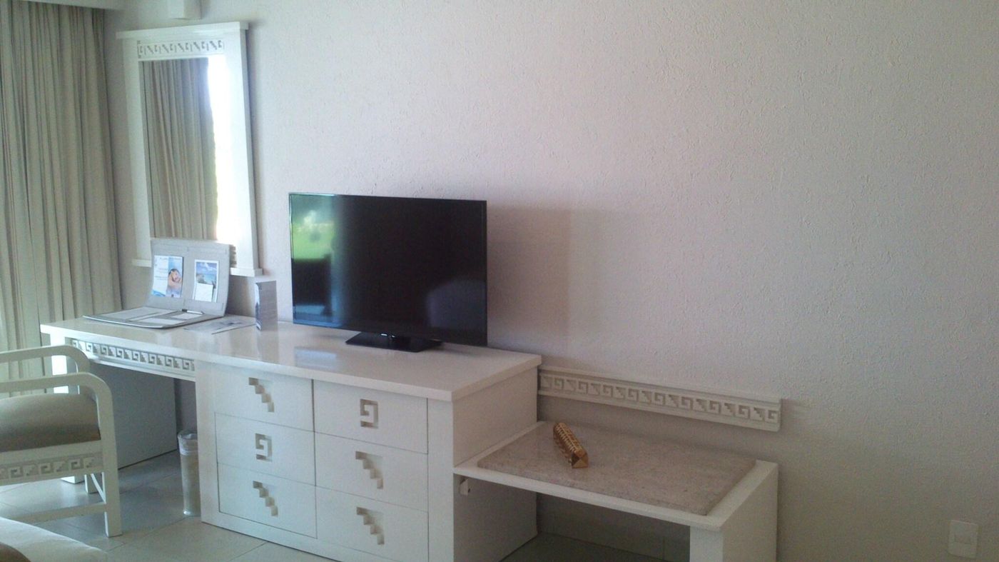 Bluebay-Grand-Esmeralda-Room-37