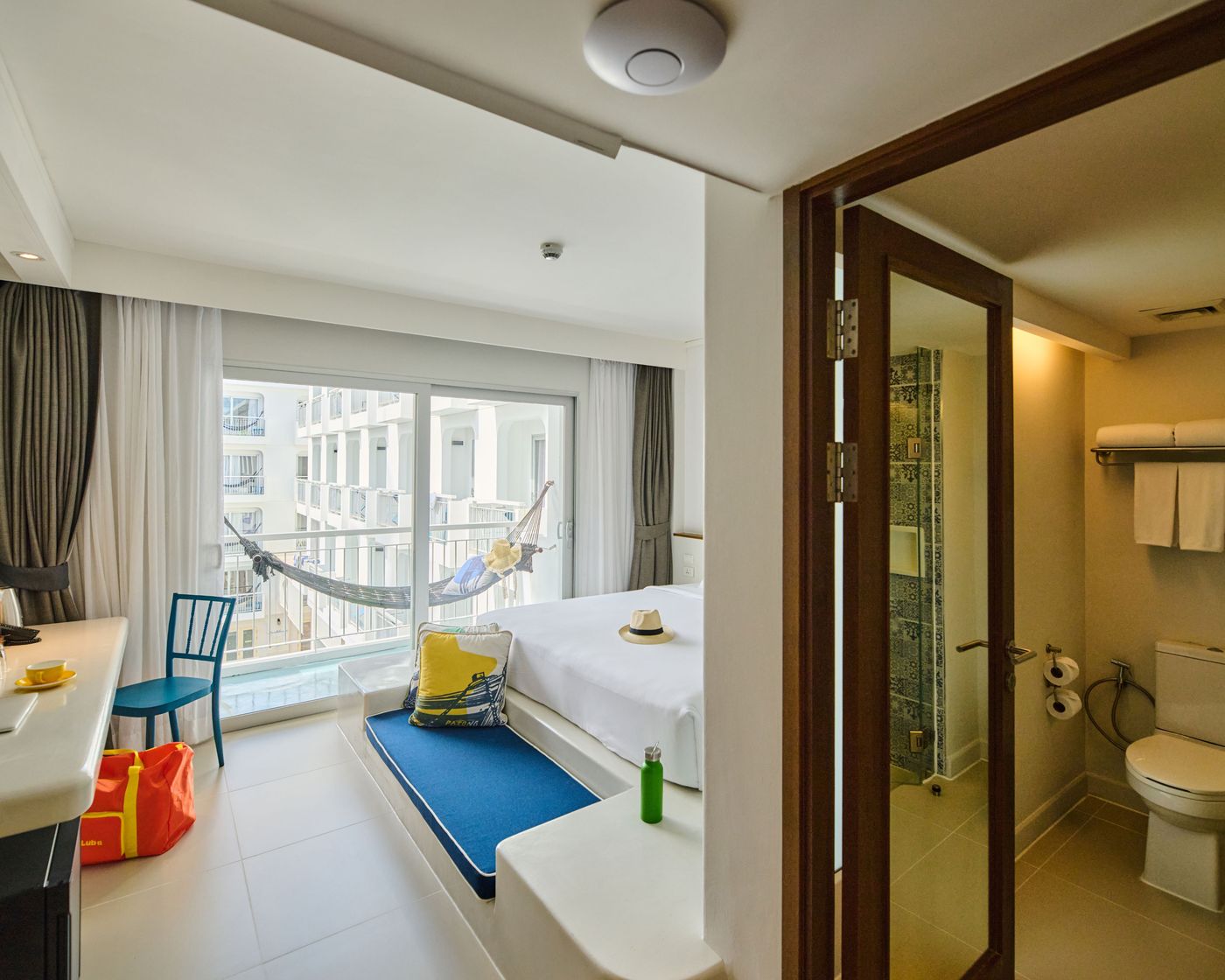 Lub-D-Phuket-Patong-Room-18