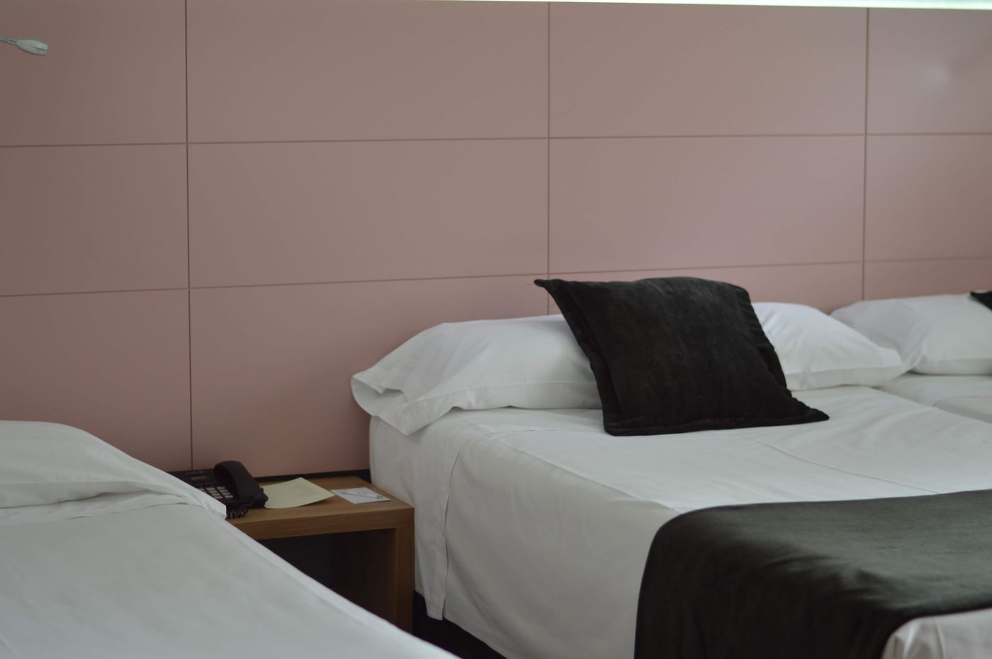 Weare-Chamartin-Room-43