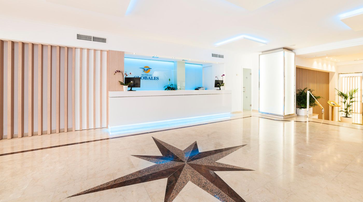 Globales-Lord-Nelson-Lobby-31