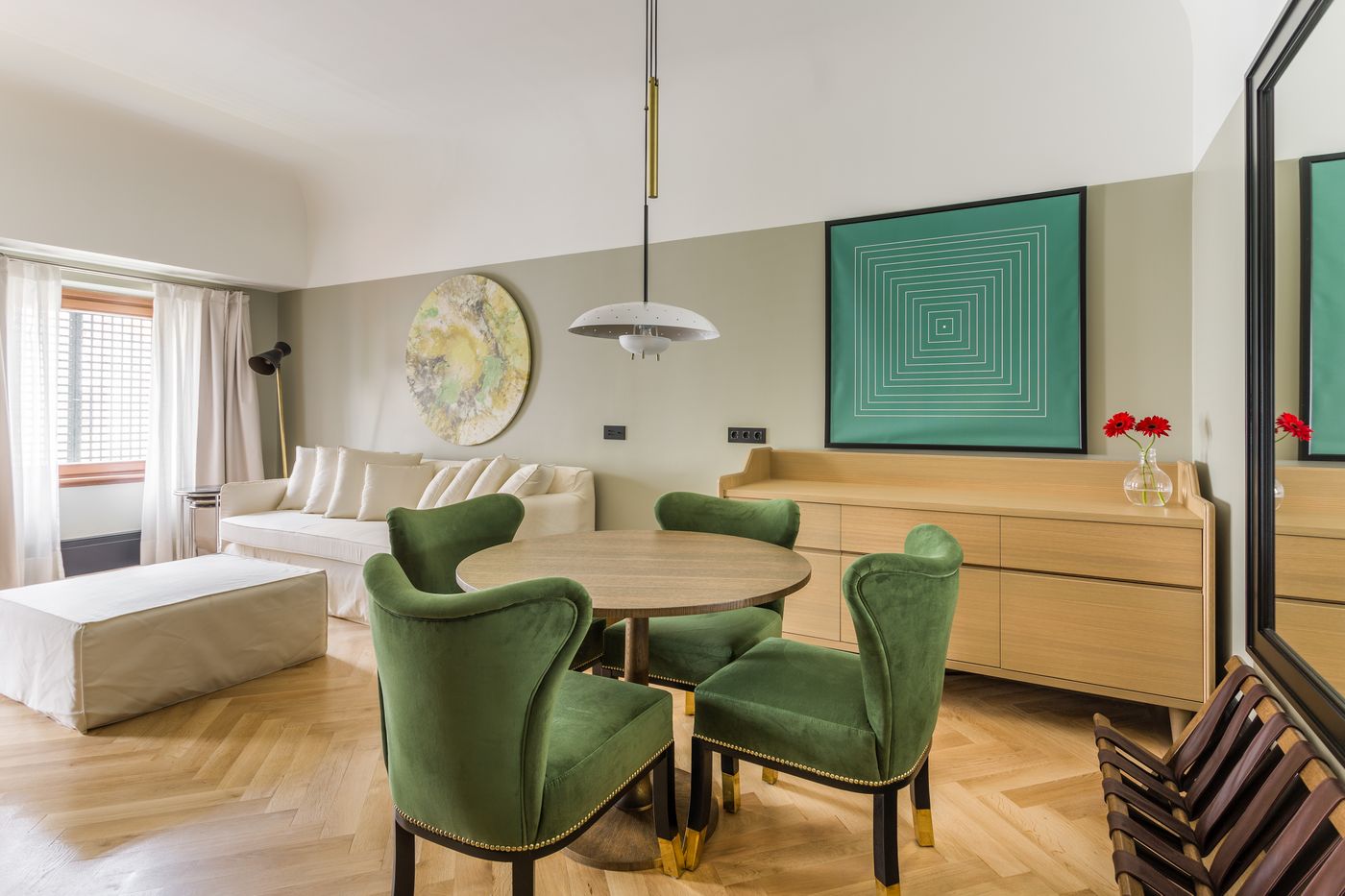 Room-Mate-Emir-Room-7