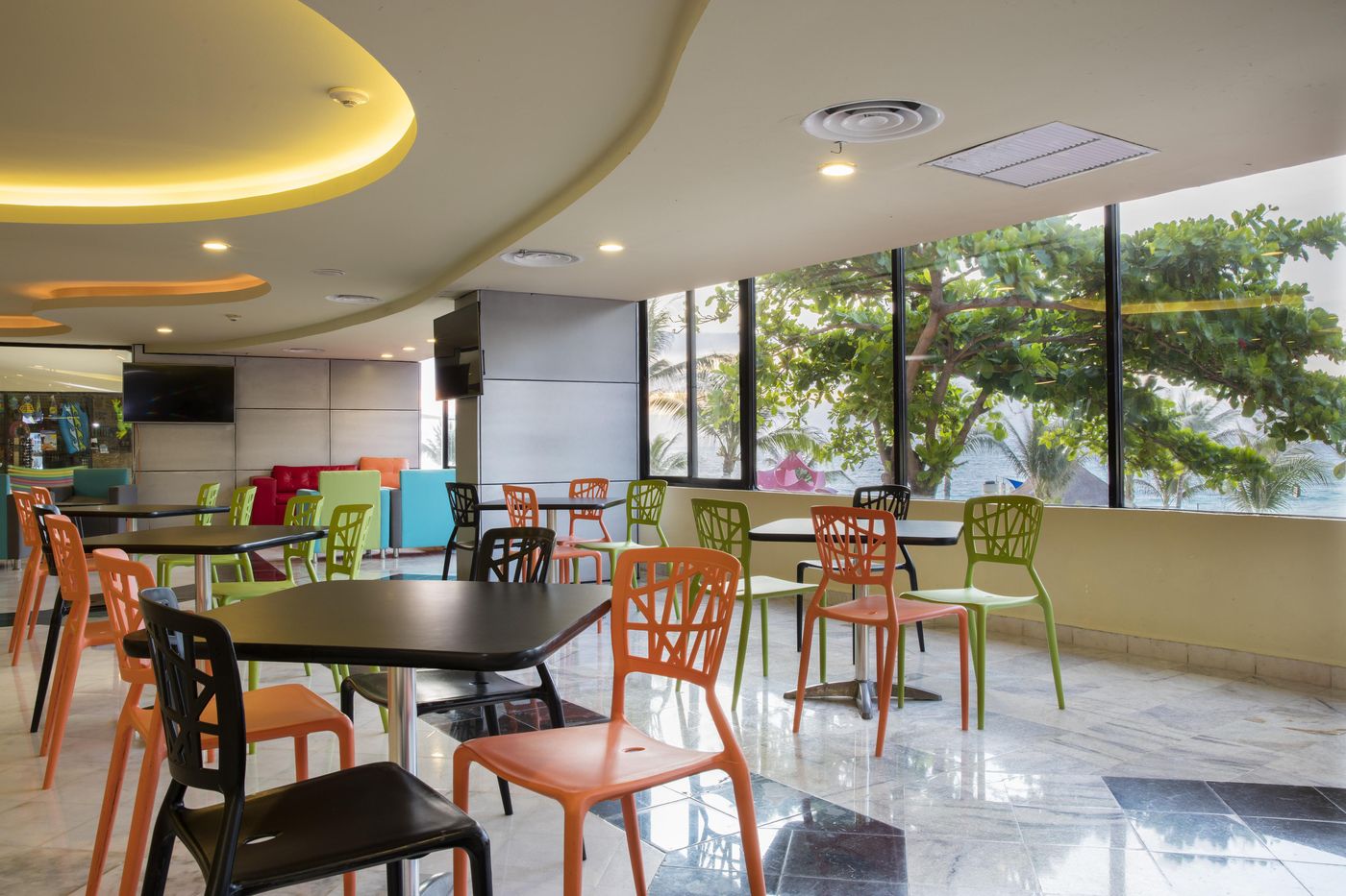 Crown-Paradise-Club-Cancun-Bar-52