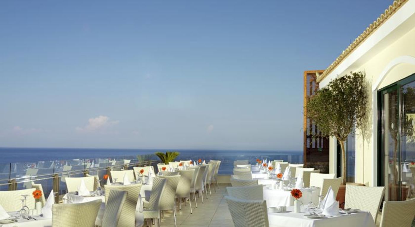 Louis-Apostolata-Island-Resort-Restaurant-10