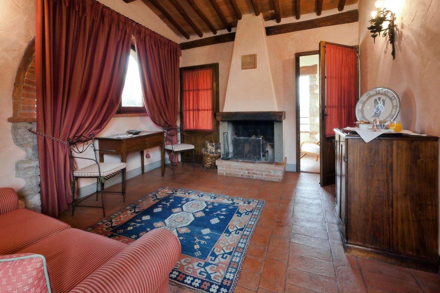 Castello-Di-Spaltenna-Room-28